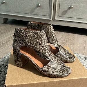 GENTLE SOULS CHARLENE SNAKEPRINT BLOCK HEEL SANDAL